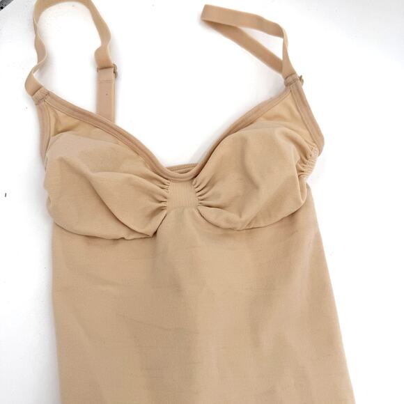 SKIMS Tan Shapewear Bodysuit - Picture 3 of 6